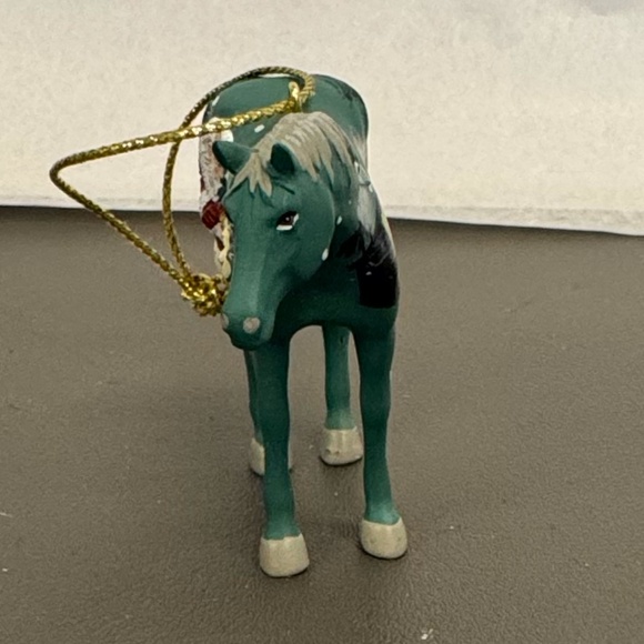 2014 The Trail of Painted Ponies Ornament "In a Manger" - Picture 6 of 7